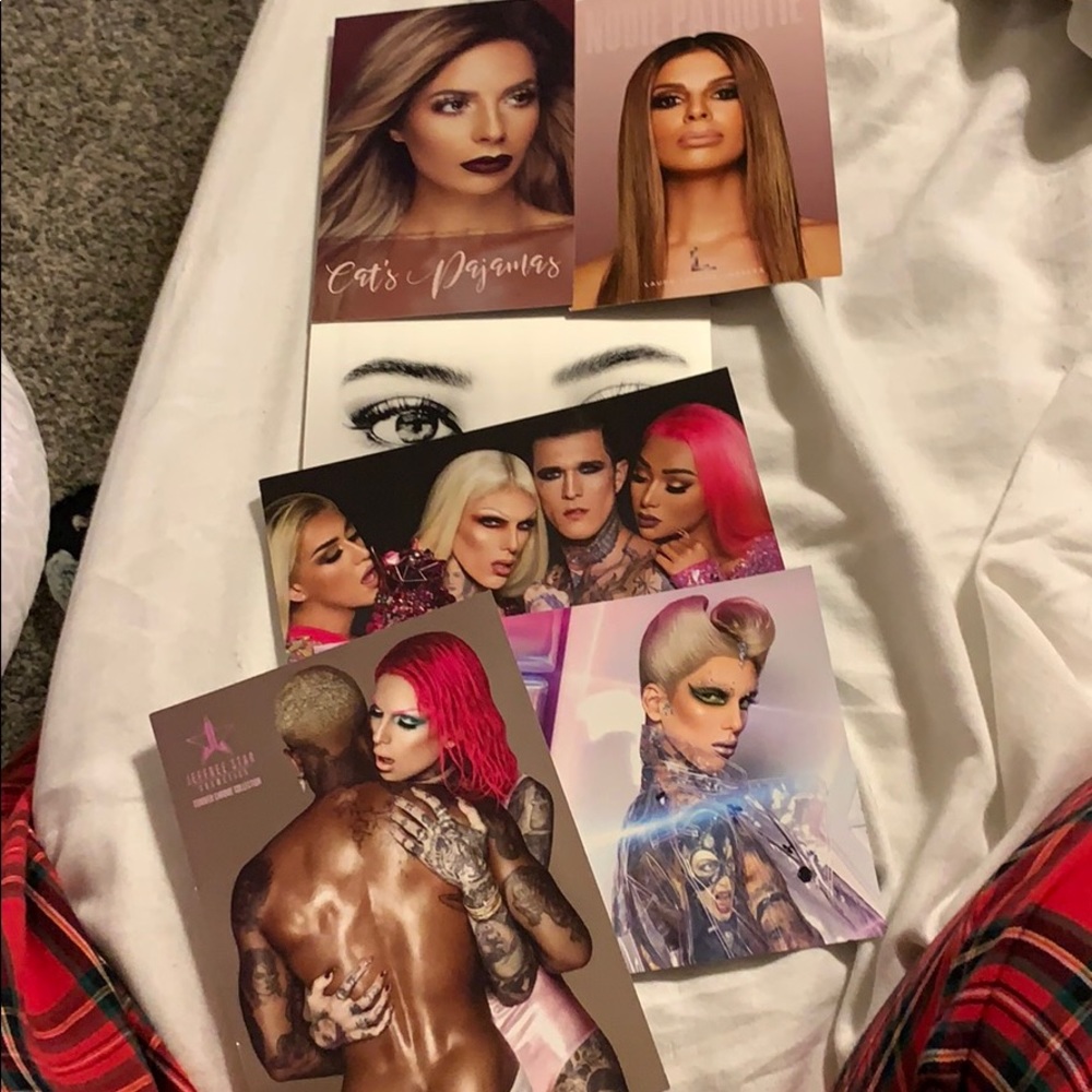 Makeup influencer cards.